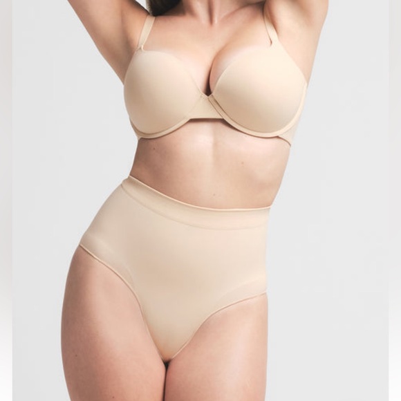 SKIMS Mid-waist Brief - Picture 1 of 13